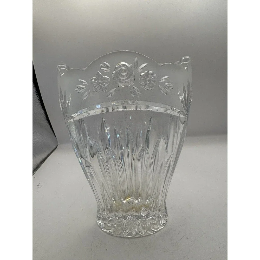 Oneida Southern Garden Frosted/ Clear Oval Vase 7.5”